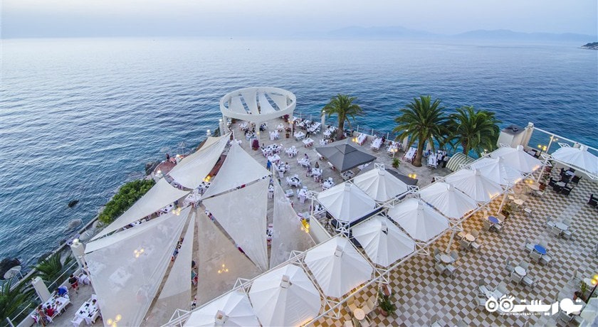 رستوران با چشم انداز دریا هتل